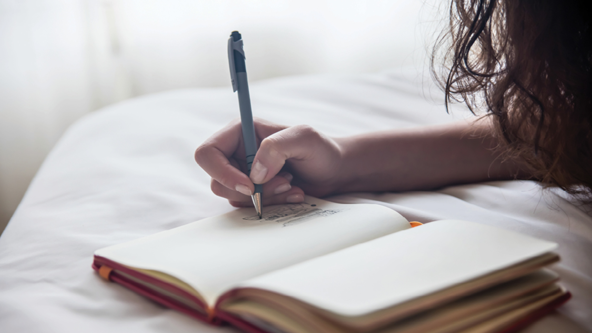 ¿Qué es el journaling o escritura terapéutica?